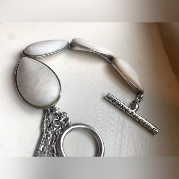 Kenneth Cole Reaction iridescent pearl with silver teardrop bracelet - Picture 6 of 6